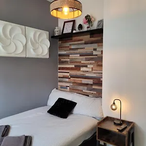 Room@87 Guest house Ellesmere Port